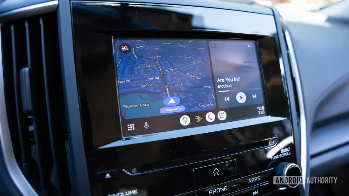 Probleme cu Google Maps pentru utilizatorii Android Automotive