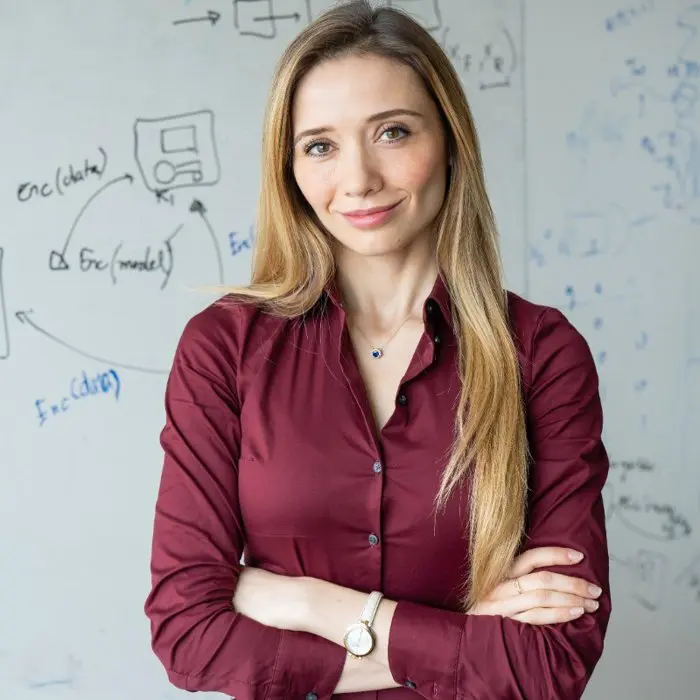 Anthropic achiziționează Opaque, startupul de securitate AI fondat de Raluca Ada Popa