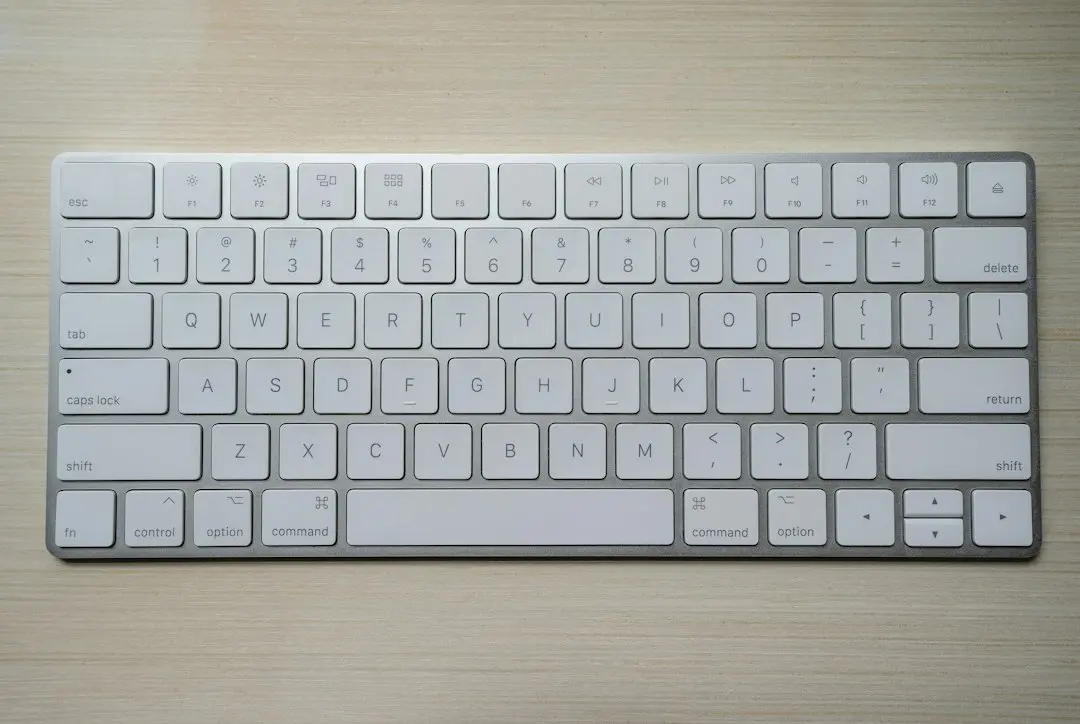 Apple Magic Keyboard Folio la cel mai mic preț din doi ani