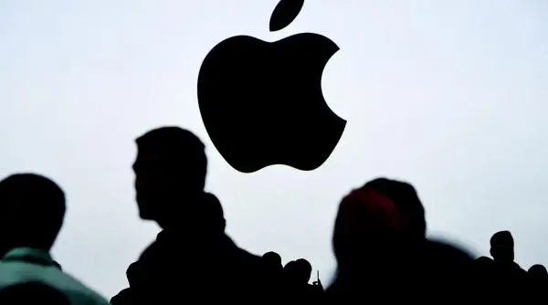 Apple reduce comenzile pentru componentele noilor modele iPhone