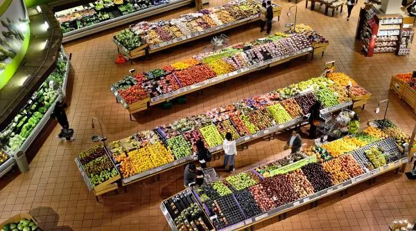 Atac cibernetic asupra supermarketurilor din Franța: tone de alimente aruncate după oprirea frigului