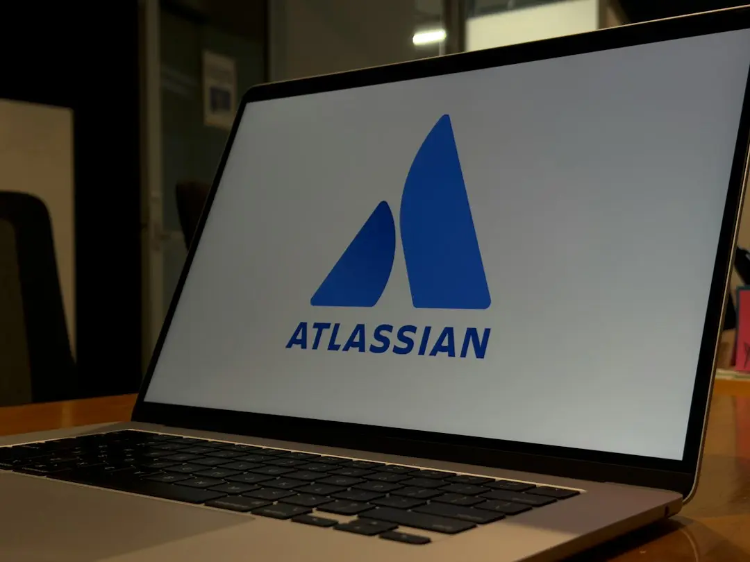Atlassian lansează patch-uri de urgență pentru o vulnerabilitate critică