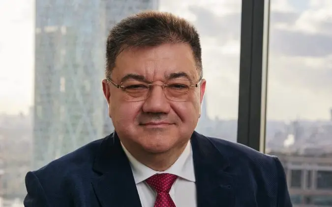 Cuprul, esențial pentru dezvoltarea infrastructurii AI, rămâne crucial în era fibrei optice și diamantelor