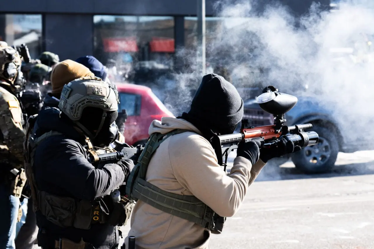 DHS a folosit sistemul Palantir pentru a urmări observatori și protestatari, susține procesul