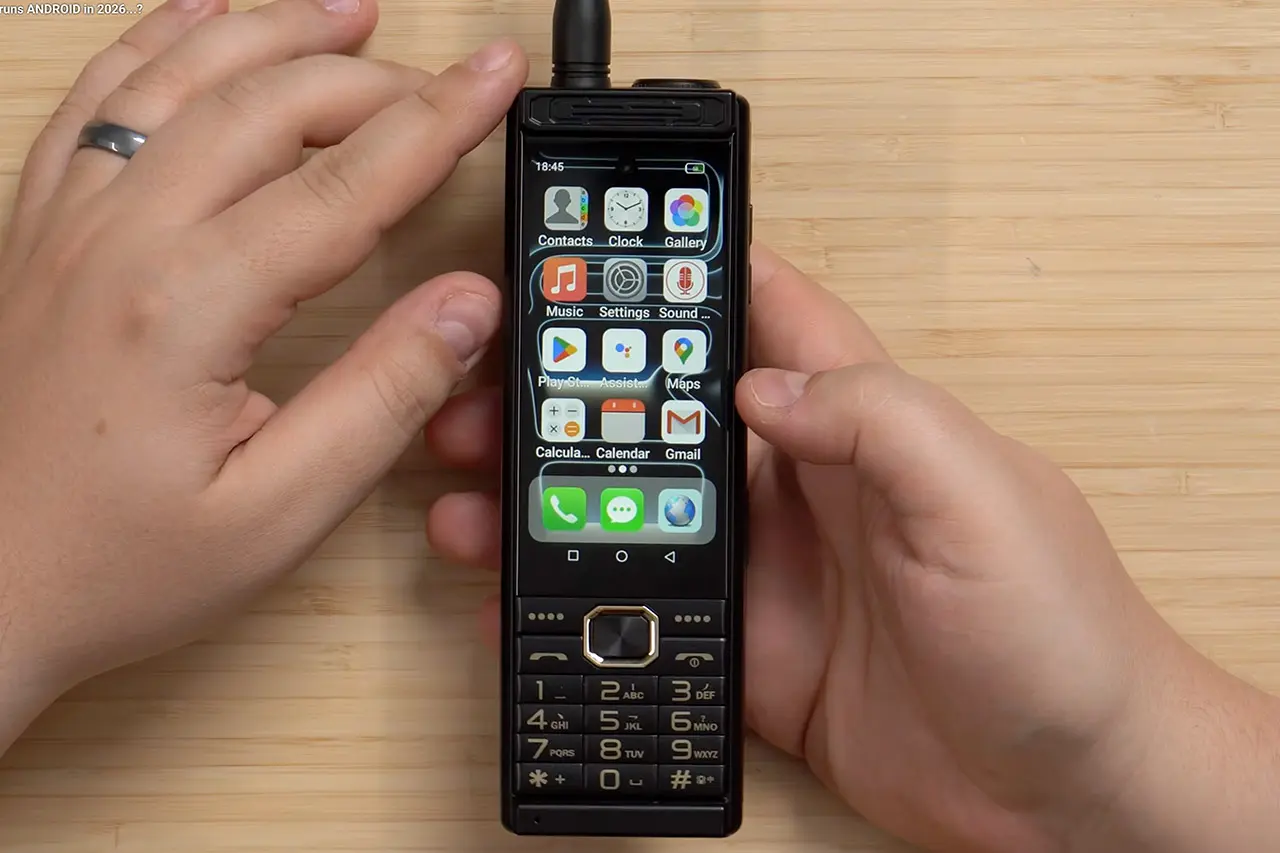 Gionee D999: Telefon retro cu Android 13