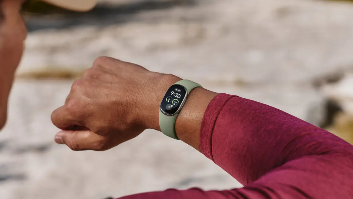 Google Fitbit Edge: compromisul perfect între Air și Pixel Watch 5