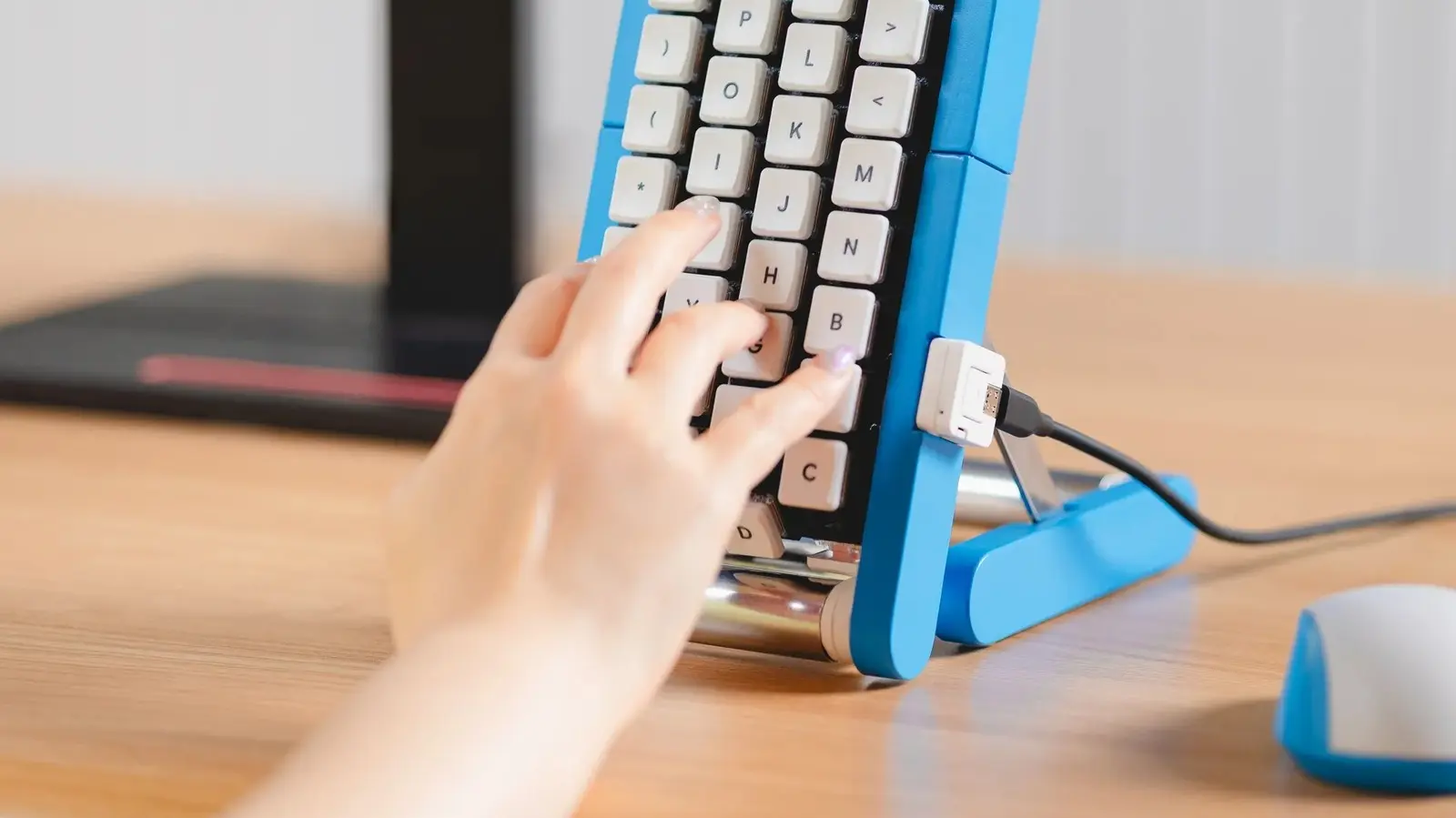 Google Japonia lansează o tastatură unică, inspirată din fabrici!