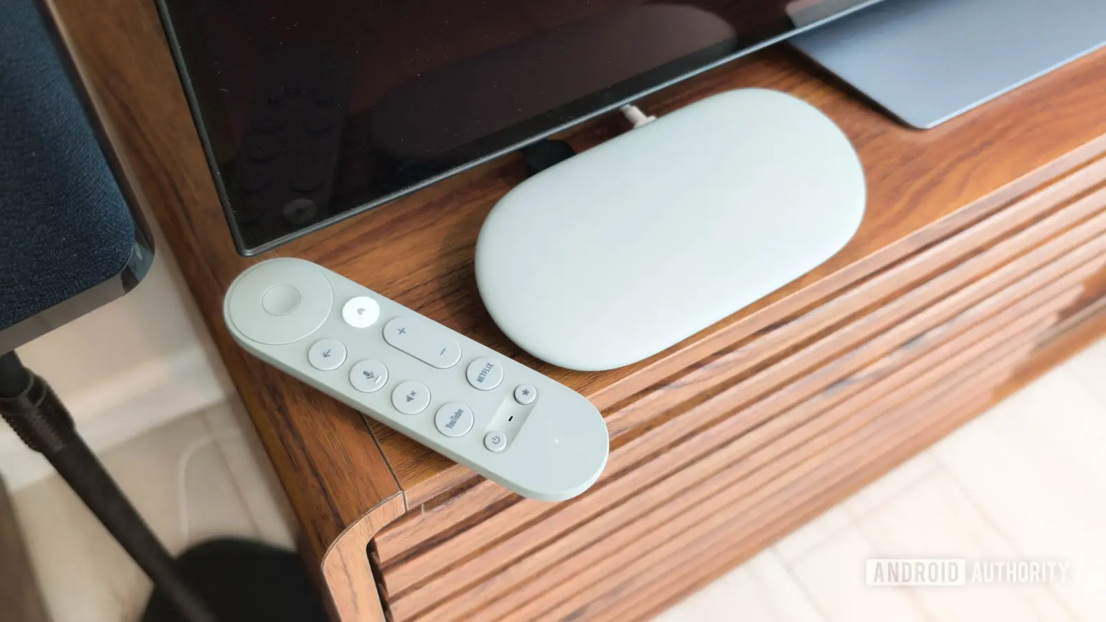 Google lansează streamer nou cu control vocal