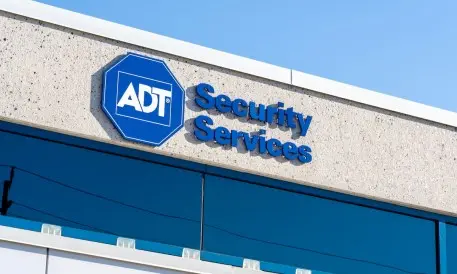 Investitori IA cumpără ADT, firme contabile și centre de apel