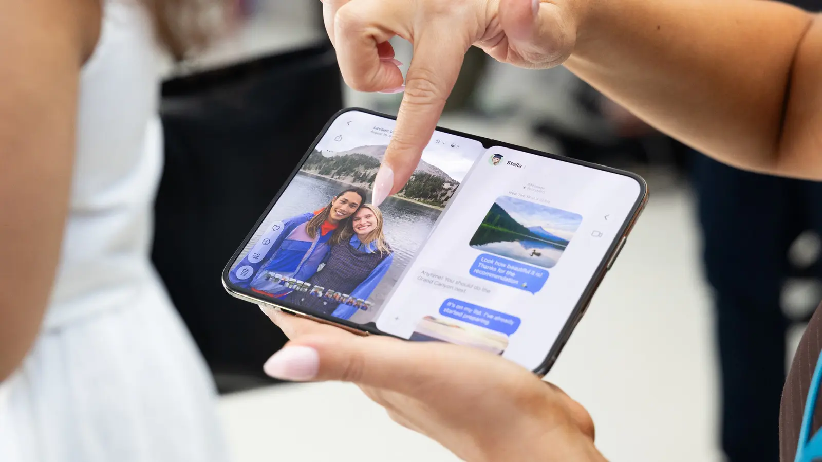 iPhone Duo vs. iPad Mini: Care merită banii tăi?