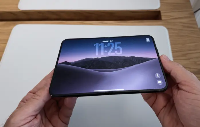 iPhone pliabilul Apple impresionează, dar prețul său rivalizează cu un laptop performant