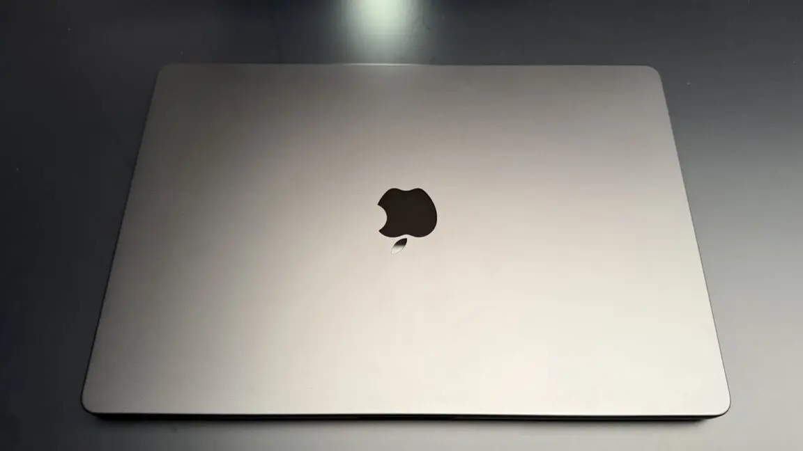 Ecranul OLED al MacBook Pro e adevăratul motiv de a cumpăra
