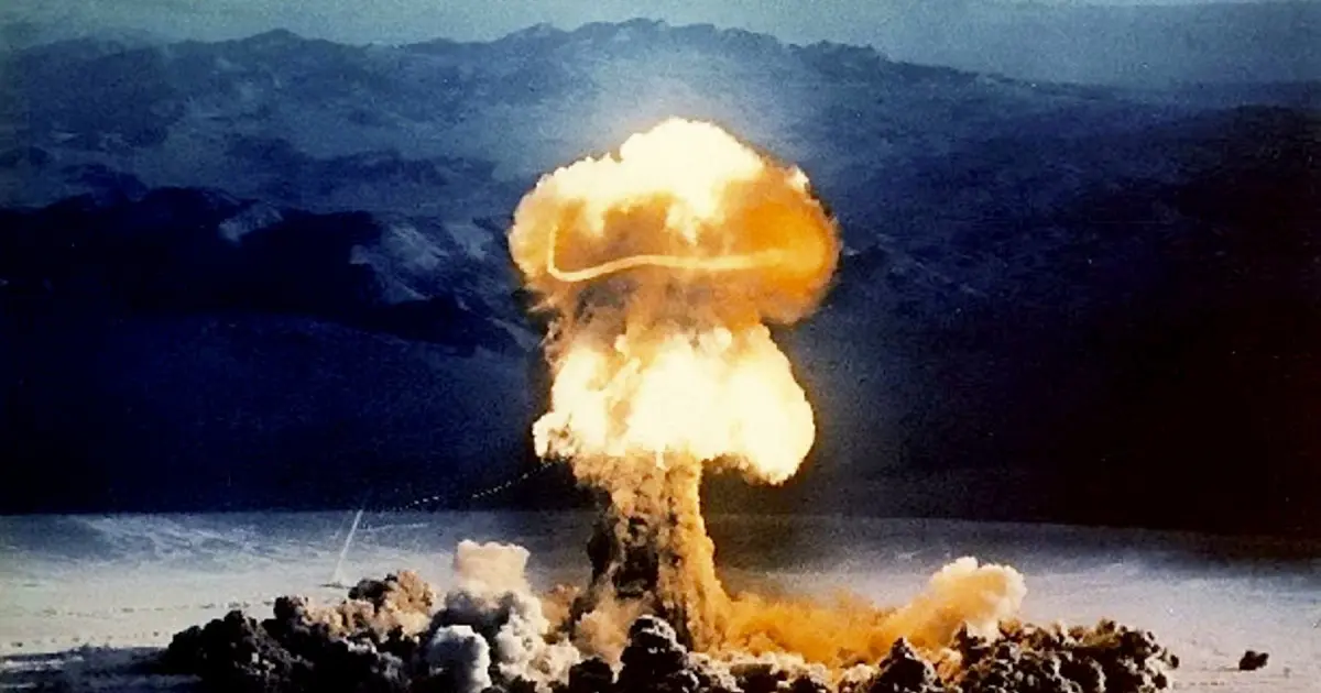Războiul nuclear și inteligența artificială scăpată de sub control pot duce la dispariția umanității până în 2100