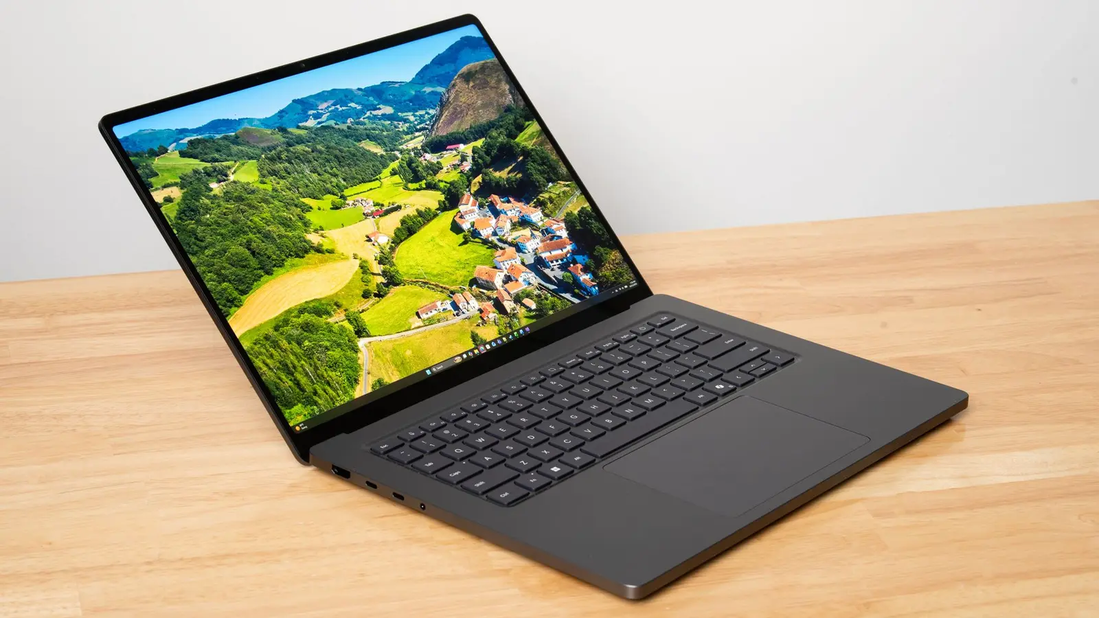 Nvidia testează RTX Spark în Surface Laptop Ultra: AI local, fără cloud