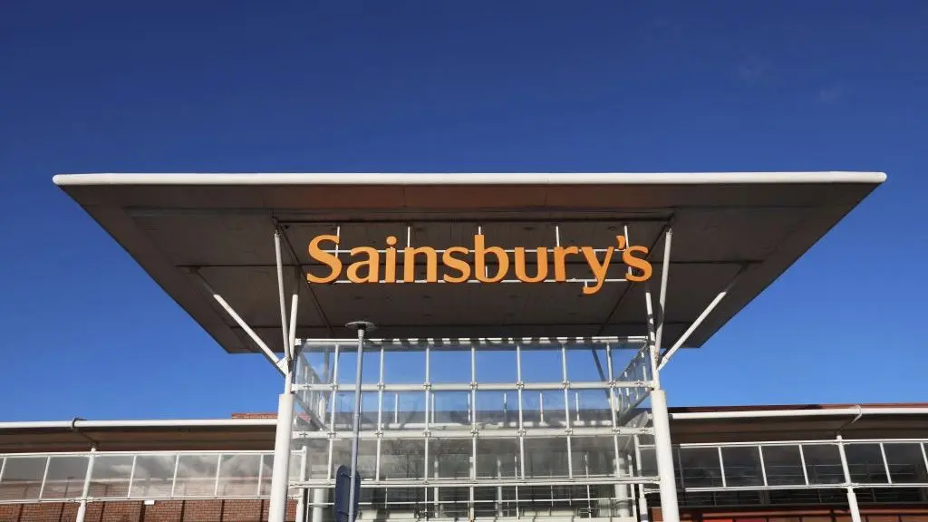 Sistemul de recunoaștere facială de la Sainsbury a fost reintrodus după o greșeală a clientului