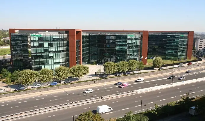 Schneider Electric preia PTC: O mutare de 23,7 miliarde de dolari care rescrie industria software