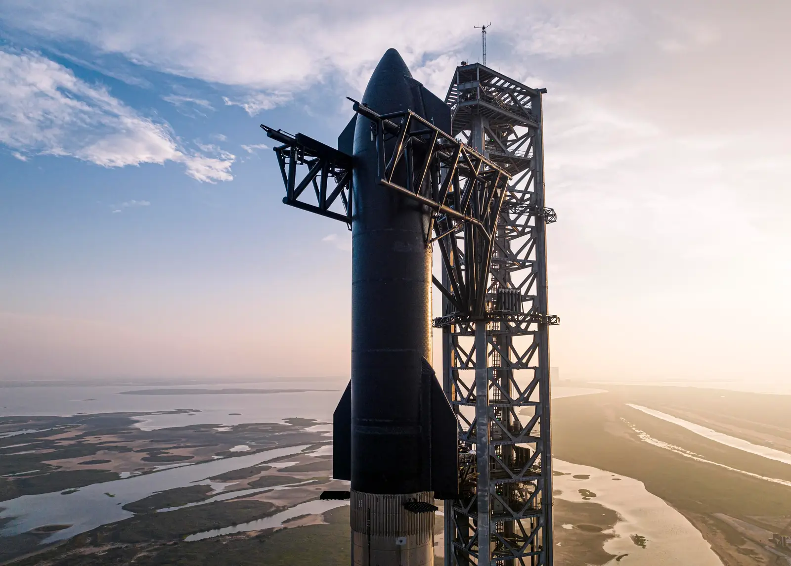 SpaceX va încerca prima recuperare completă a Starship luna viitoare
