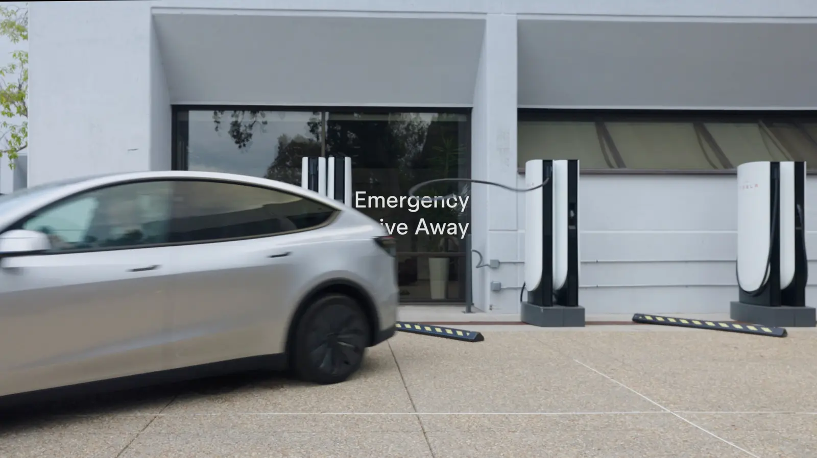 Tesla lansează funcția de „evadare” rapidă de la stațiile Supercharger după un incident armat