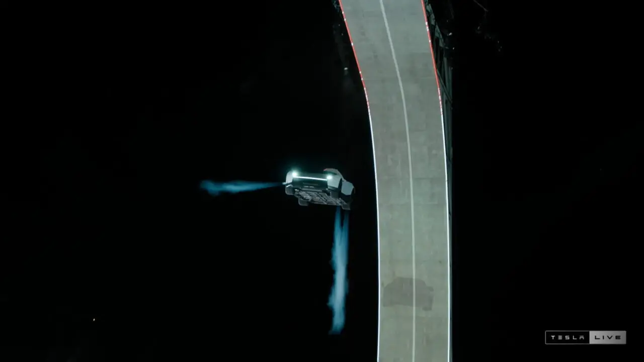 Prototipul Tesla Roadster accelerează de la 0 la 100 km/h sub un sekund și face acrobatii in aer