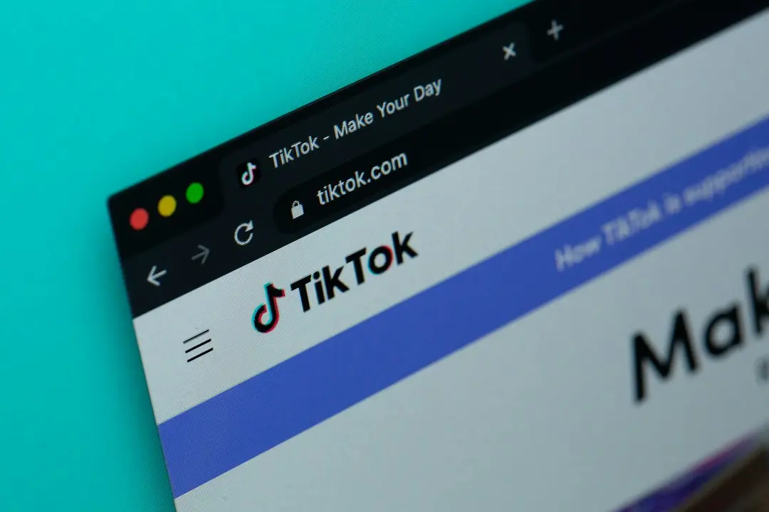 TikTok lansează funcții noi cu inteligență artificială pentru companii