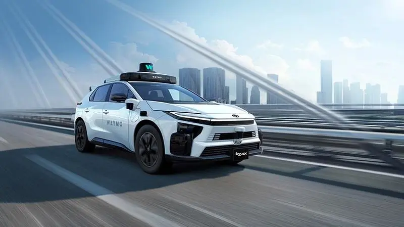 Toyota și Waymo lansează primele mașini robotaxi