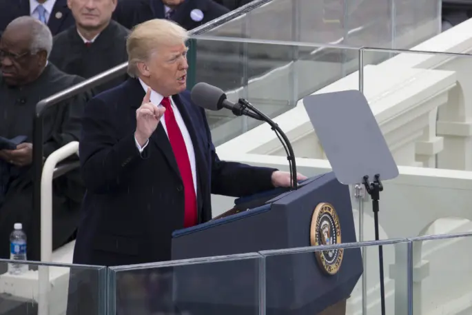 Trump declară roboții industriali importați o amenințare la adresa securității naționale